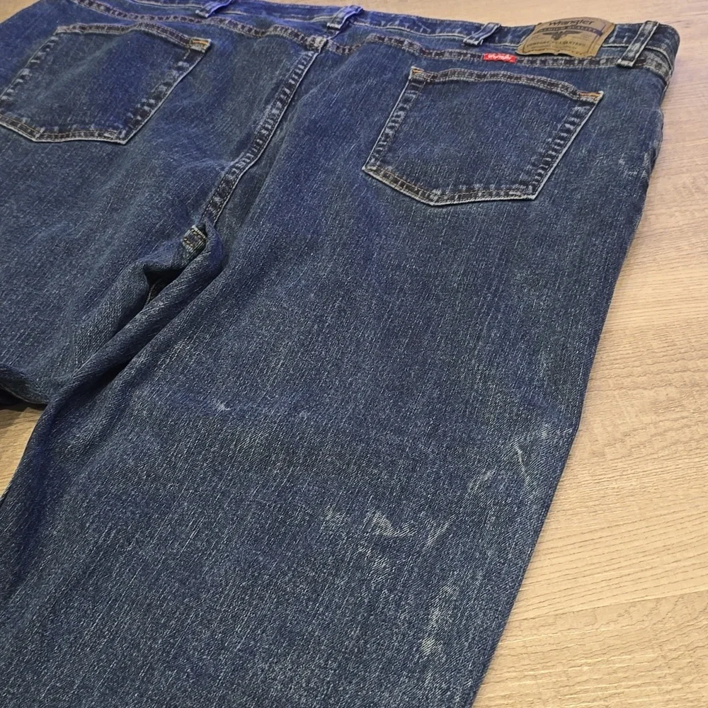 Mens Wrangler Regular fit denim cotton & spandex 48" waist 30" Length Mens - Picture 6 of 8